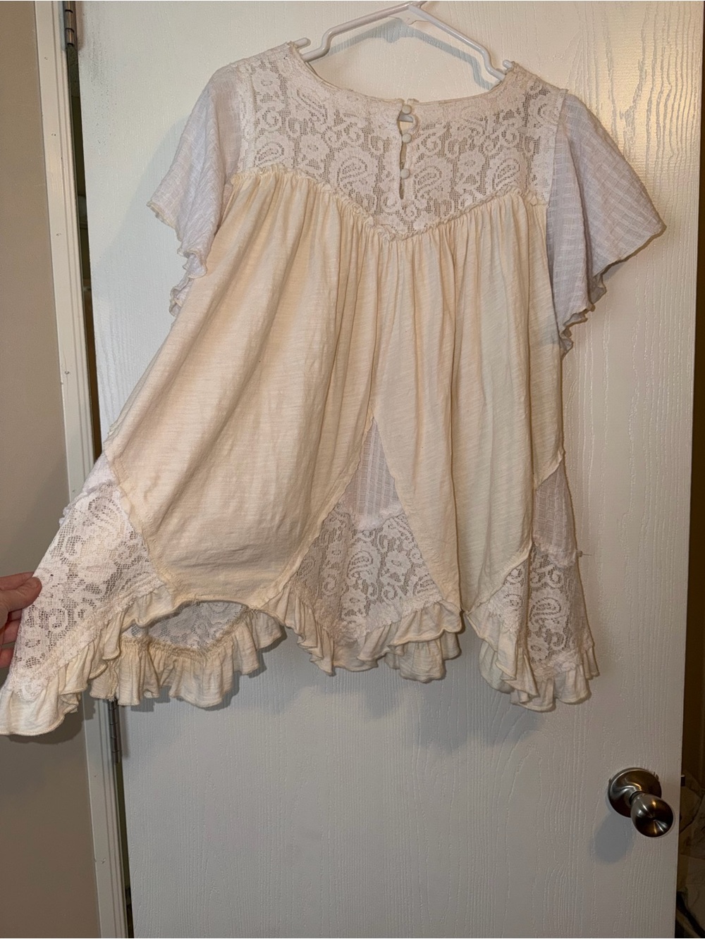 Oli & Hali Cream Lace-Panel Flutter Sleeve Blouse - Picture 7 of 11